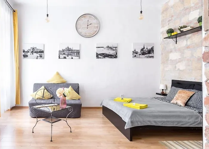 Vintage Style Cozy Downtown Apartment.
