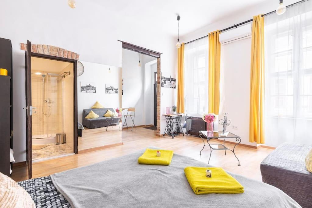 Vintage Style Cozy Downtown Apartment. * Будапешт