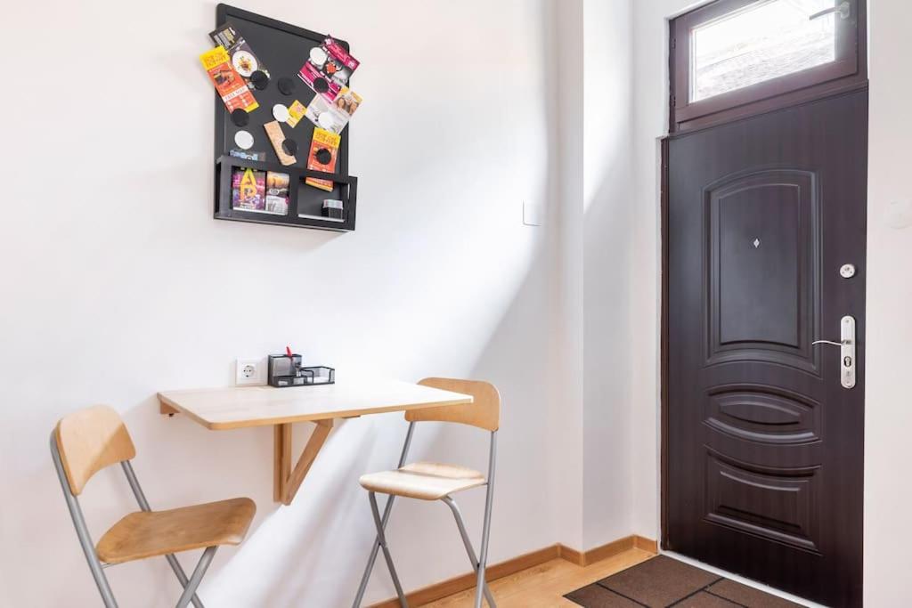 Апартаменти Vintage Style Cozy Downtown Apartment. *